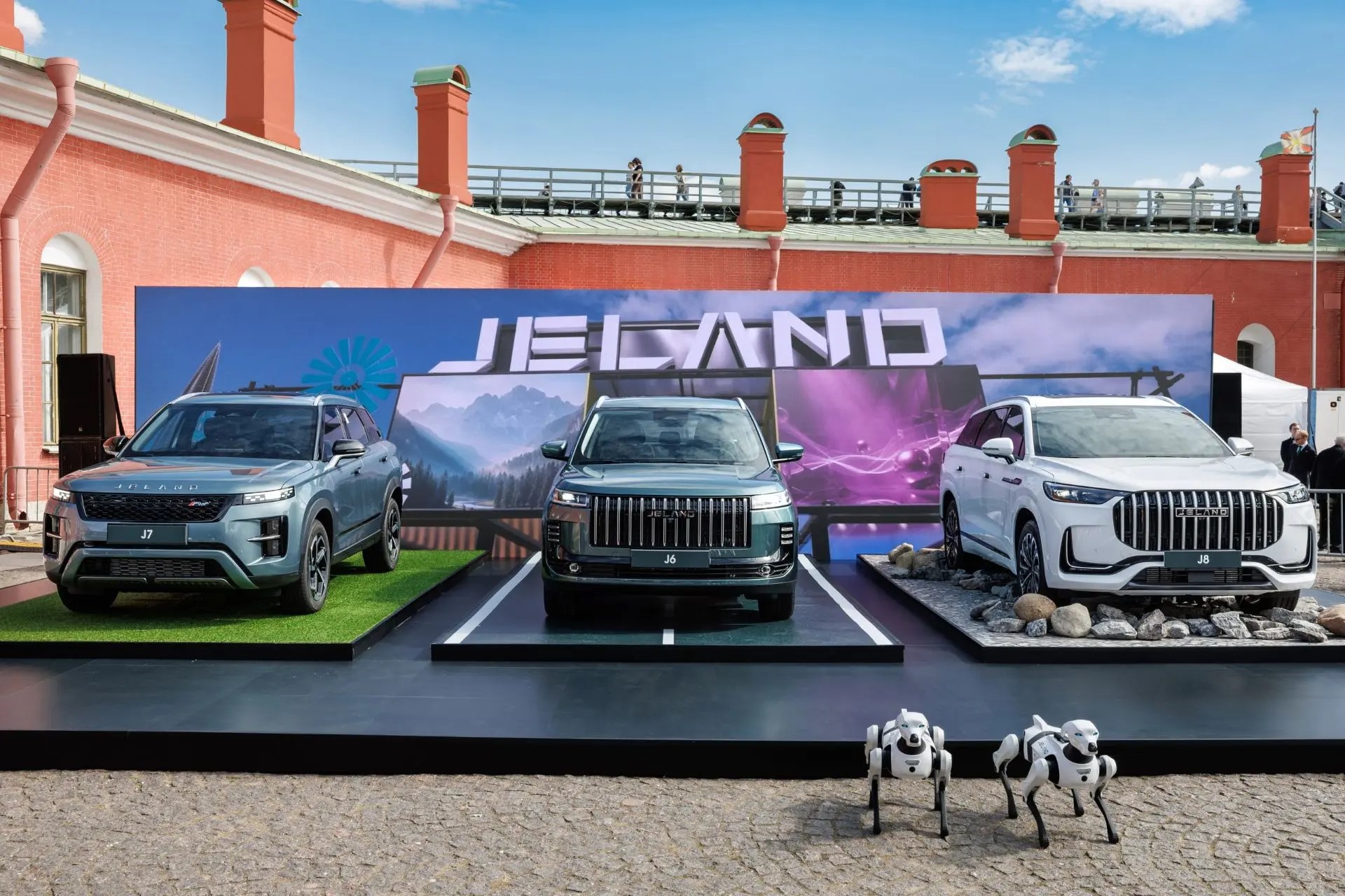 JELAND представил широкой публике прототип флагманского кроссовера JELAND J8 в Санкт-Петербурге